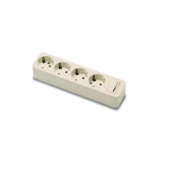 FAMATEL földelt szerelhető elosztó kapcsolóval, 4 aljzat, 16A, 250V, fehér (2528)